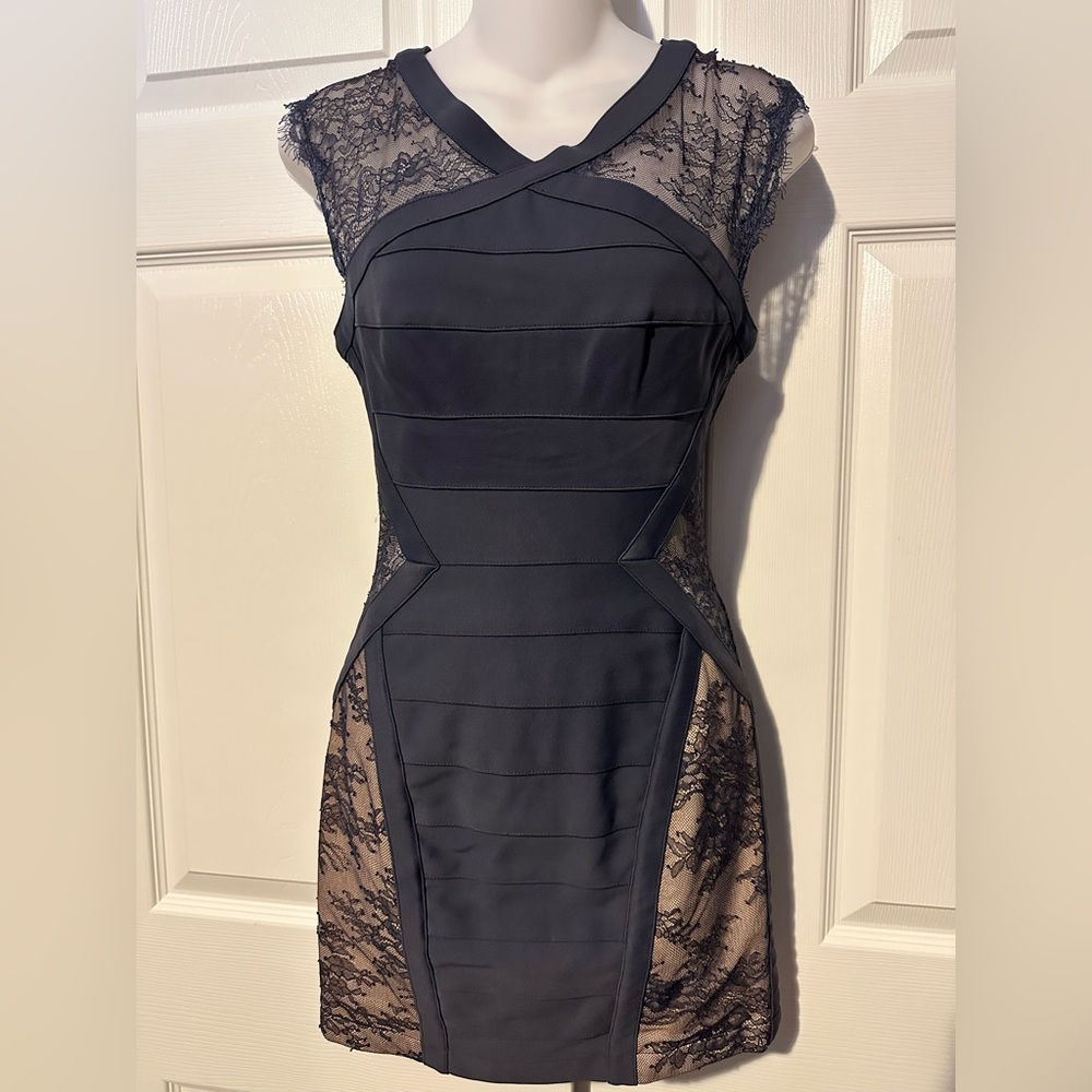 BCBGMAXAZRIA BCBG BLUE NAVY nude Lace side cut out Dress 0 bodycon NEW NWT